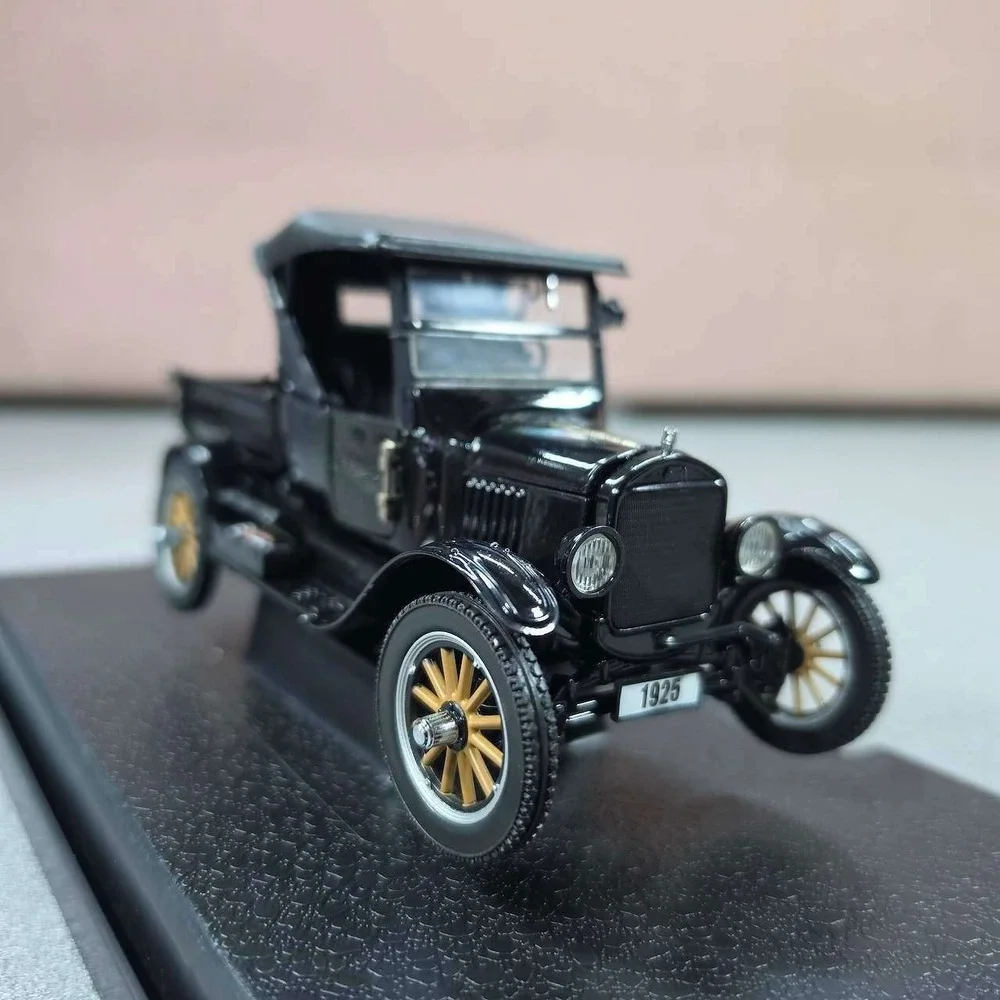 Ford 1925 Model T Runabout Pickup Truck Diecast 1:24 Black Excellent Condition